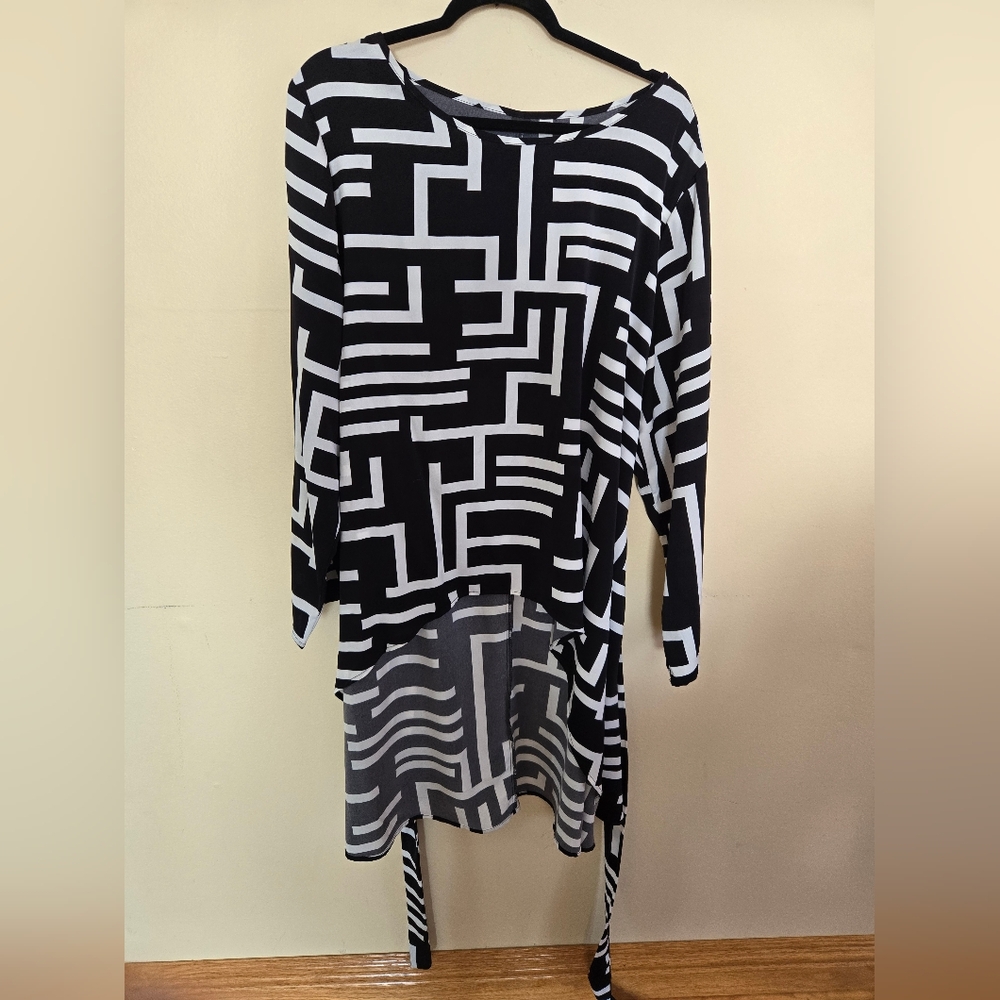 Black and White Geometric Dress - Picture 2 of 2